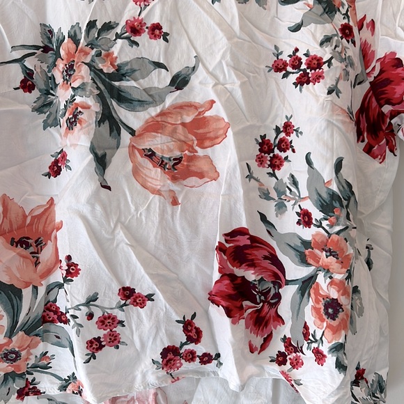 Abercrombie & Fitch Open Back Floral Tshirt - Picture 2 of 4